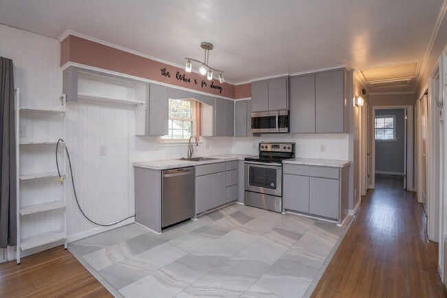 Building Photo - 6212 Pawnee Dr