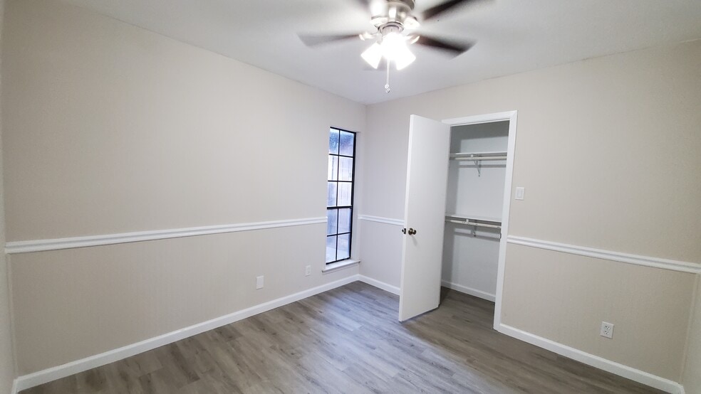 Building Photo - 2042 Magill St