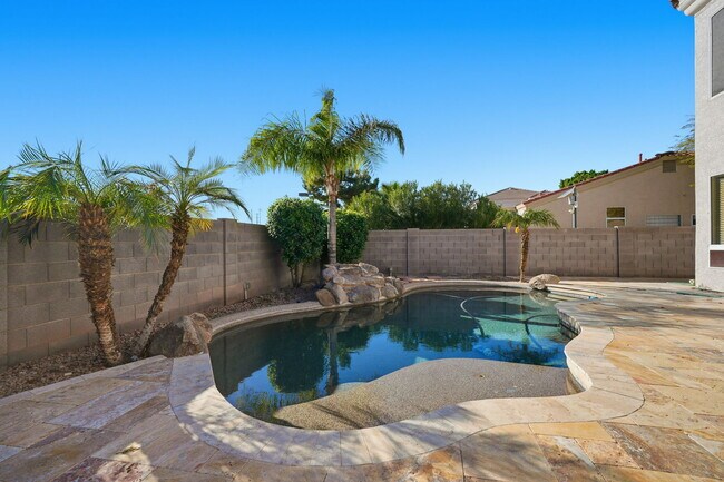 Building Photo - 1425 W Commerce Ave