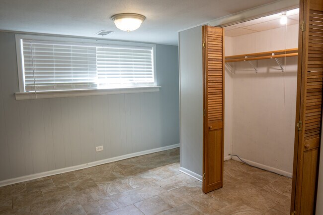Building Photo - 9733 Karlov Ave