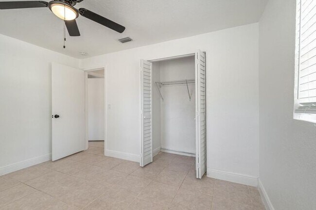 Building Photo - 5615 Simms St