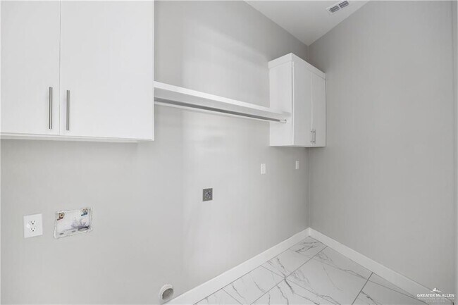 Building Photo - 1319 W Gran Via St
