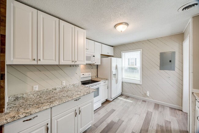 Building Photo - Super cute, 3 bedroom 1 bath in Chester!