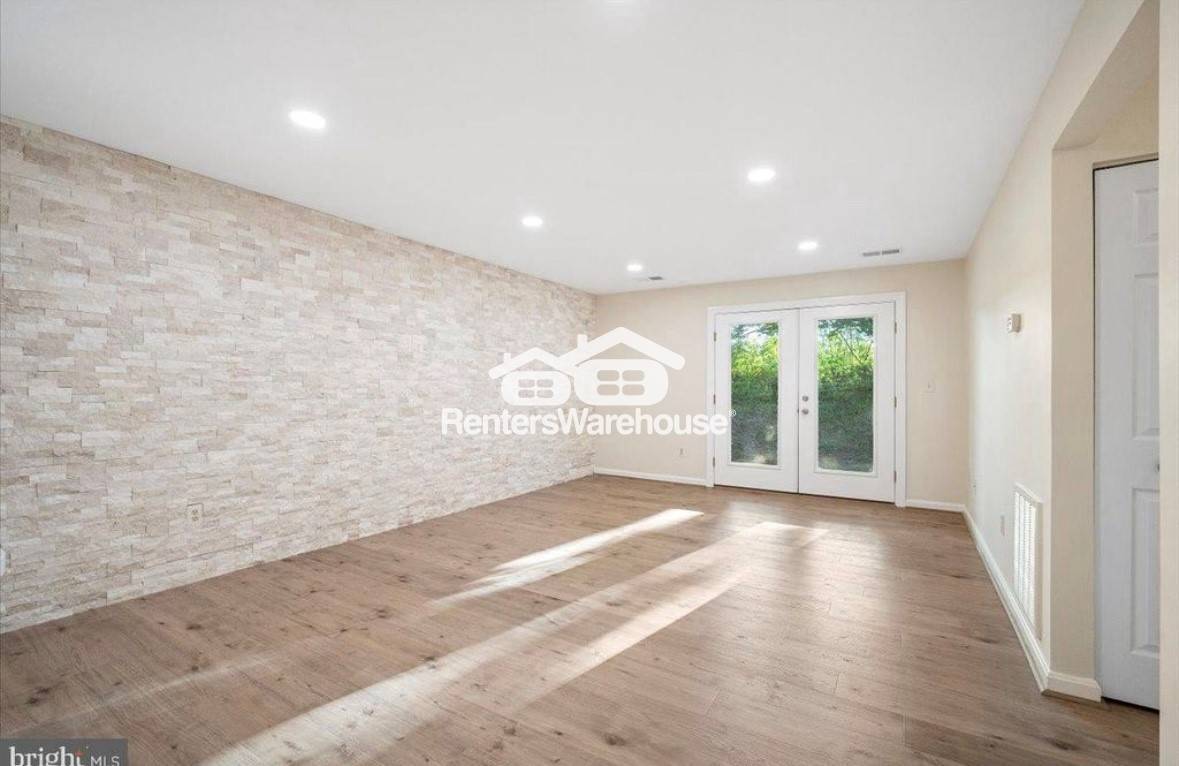 Building Photo - 10264 Redtail Ct