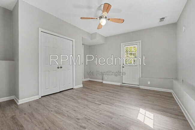 Building Photo - 1231 Stoneybrook Dr SE