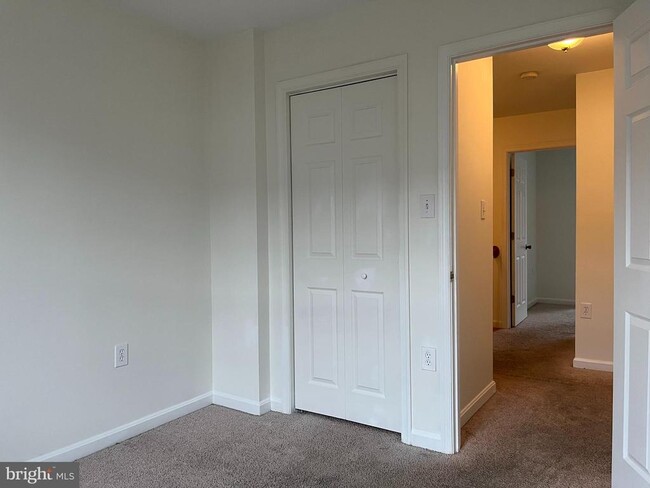 Building Photo - 20 Mabel Ln