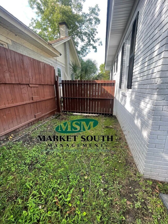 Building Photo - BEAUTIFUL HOME- AVAILABLE JULY 15