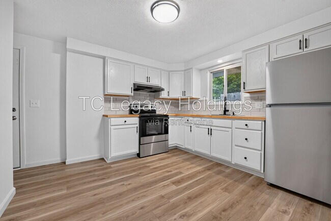 Building Photo - 729 Ridgeway Ave