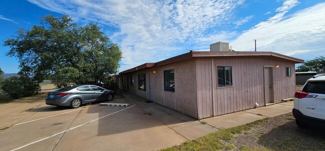 Building Photo - 2064 N Willow Ave