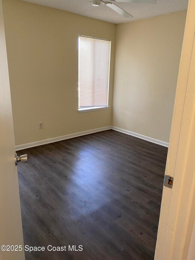 Building Photo - 3550 Sable Palm Ln
