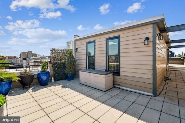 Building Photo - 1343 Q St NW