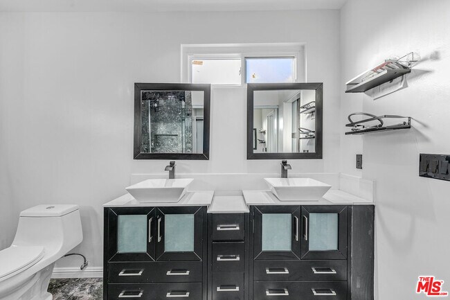 Building Photo - 13536 Hamlin St