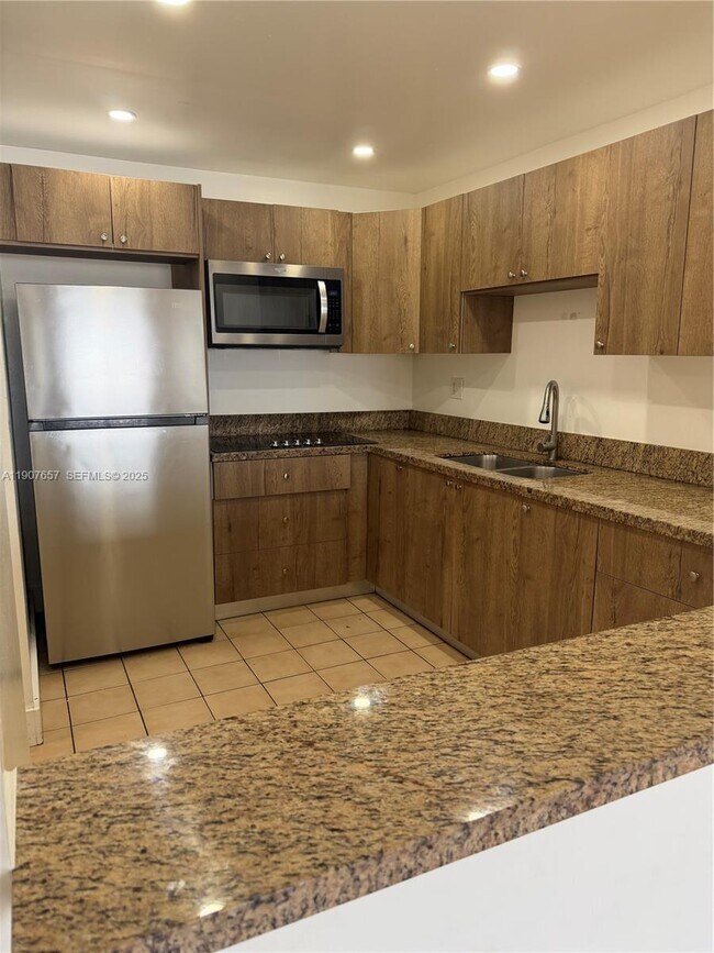 Building Photo - 6190 W 19th Ave