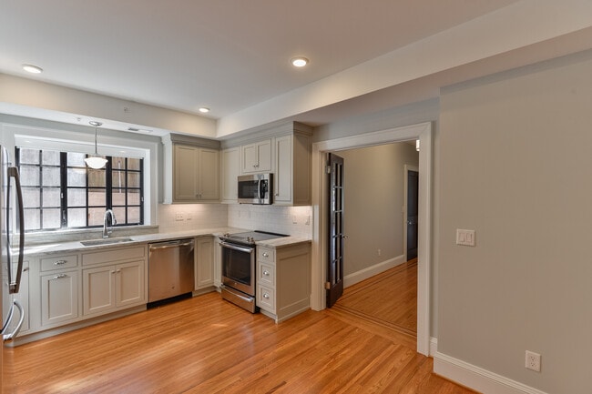 Building Photo - 1411 Willow Ave