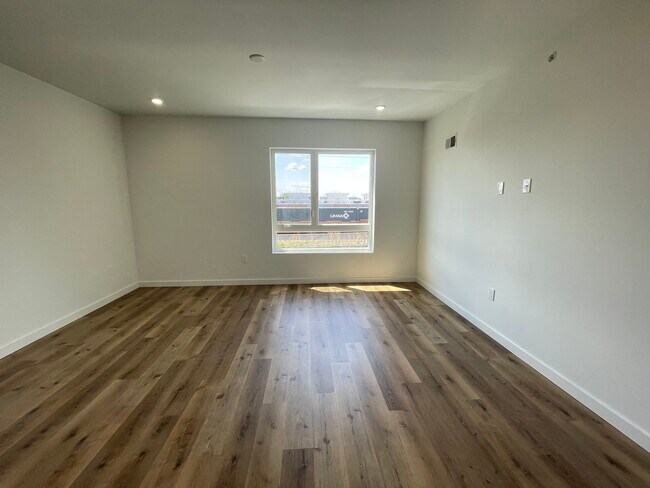 Building Photo - 1501 S 25th St