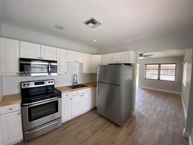 Primary Photo - 2641 SW 13th Ave