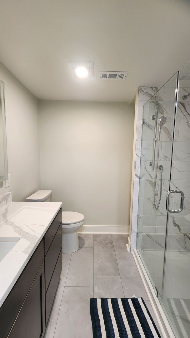 Building Photo - Beautifully Remodeled  End-Unit Townhome