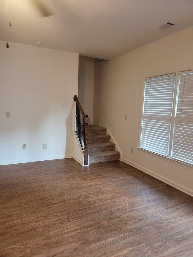Building Photo - 45 Jacobs Ln