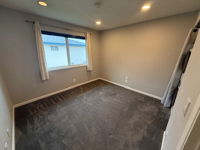 Building Photo - 257 Watson Dr