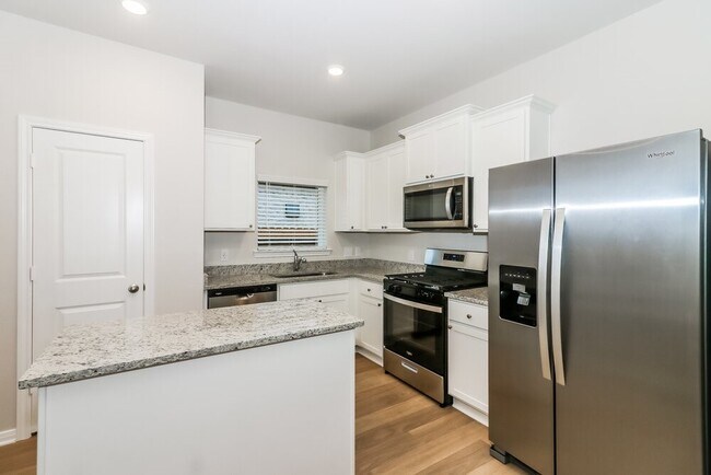 Building Photo - 416 Mustang Trot Dr
