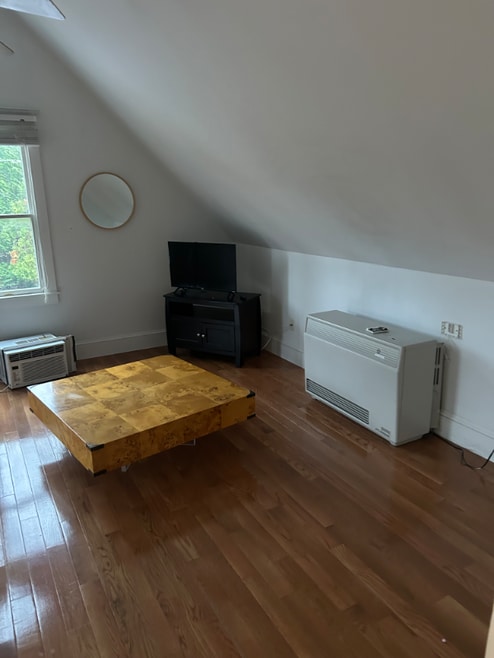 Building Photo - 8 Dover Ave