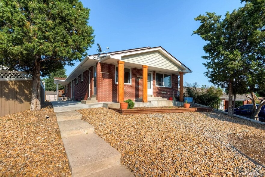 Front of the quadplex - 2838 Xavier St