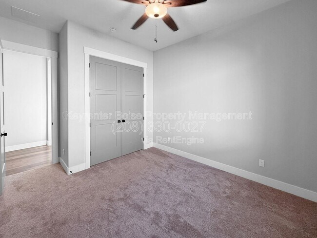 Building Photo - 8368 W Sparks Lake Dr
