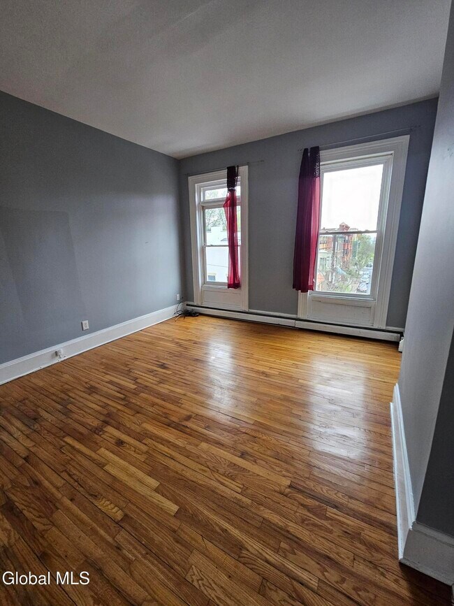 Building Photo - 32 1st St