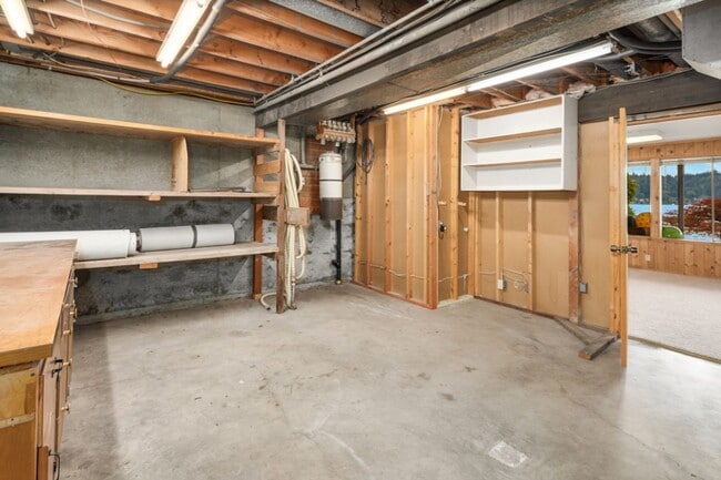 Building Photo - 4Bd/2.25Ba Bellevue House