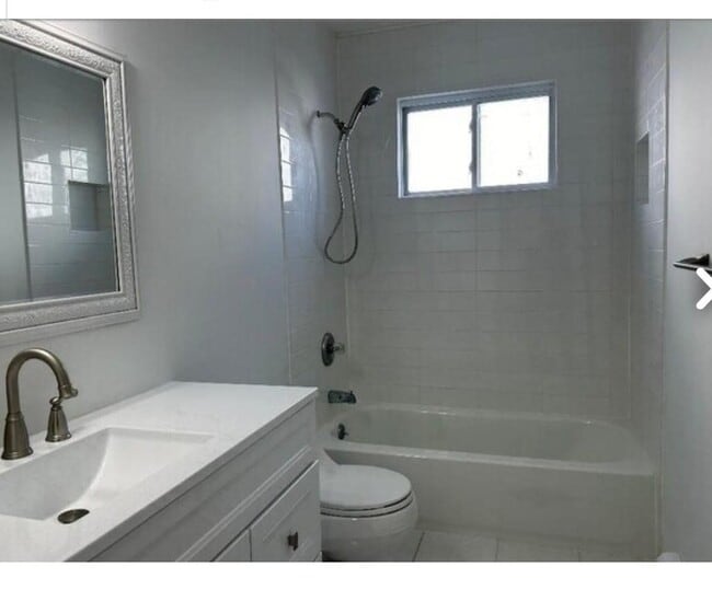 Building Photo - 62 Graywood Rd