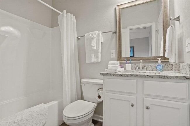 Building Photo - Spacious & Upgraded 3-Bedroom Condos with ...