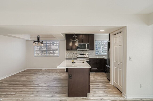 Building Photo - Beautifully Renovated Townhouse in Glendale Near Infinity Park