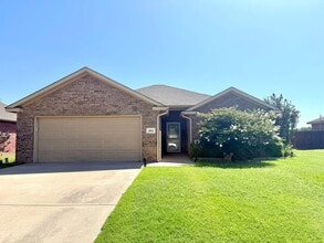 Building Photo - 402 Boggy Creek Dr