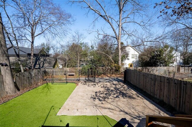 Building Photo - 1030 Kirkwood Ave SE