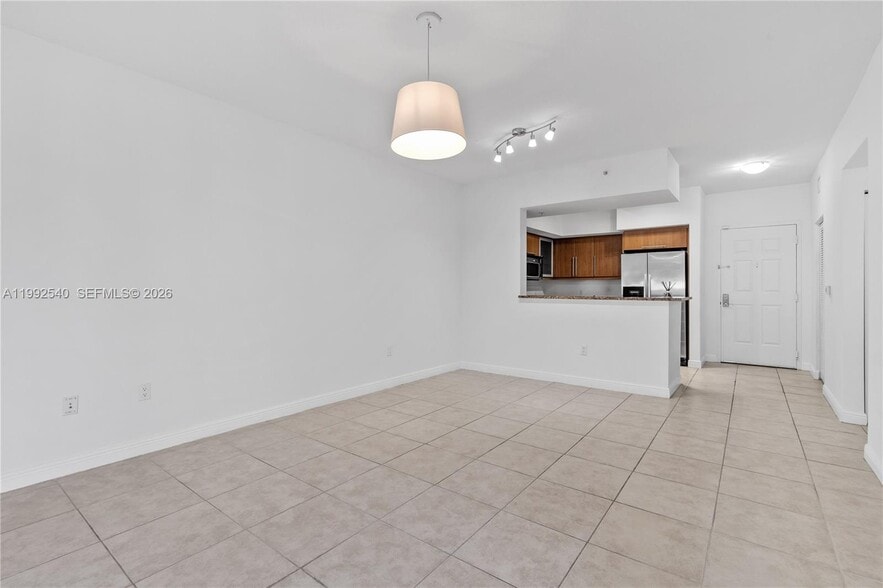 Building Photo - 888 S Douglas Rd