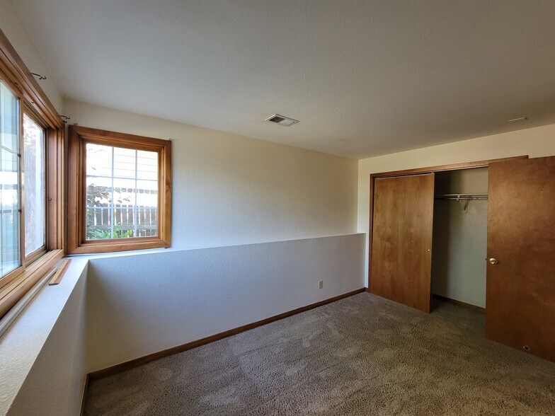 Building Photo - 4234 Flanders St