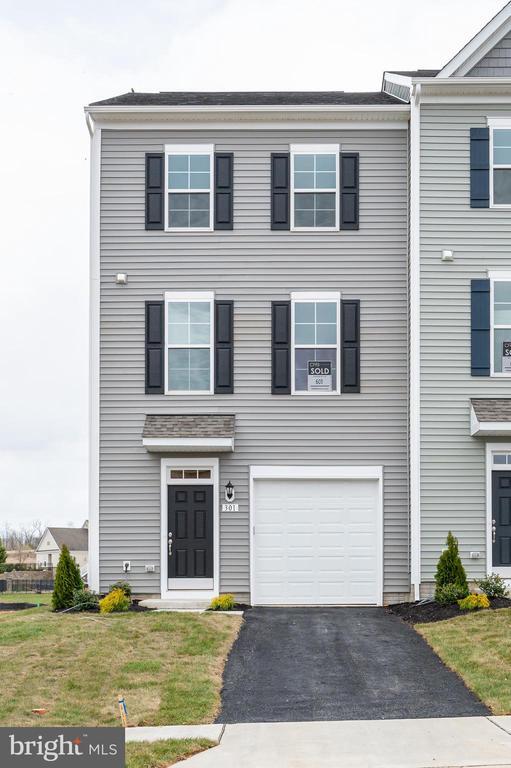 Building Photo - 301 Hillsdale Pl