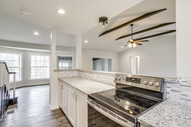Building Photo - Fully Remodeled 3 Bed, 2 Bath Home in River Oaks w/ Basement- 76114