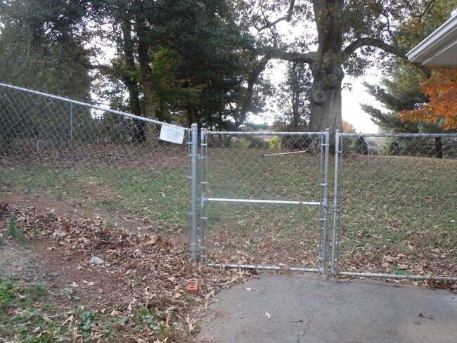 Building Photo - 4014 Avera Ave