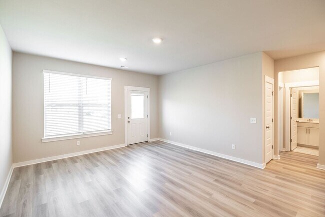 Building Photo - AVAILABLE NOW in Foxland Crossing