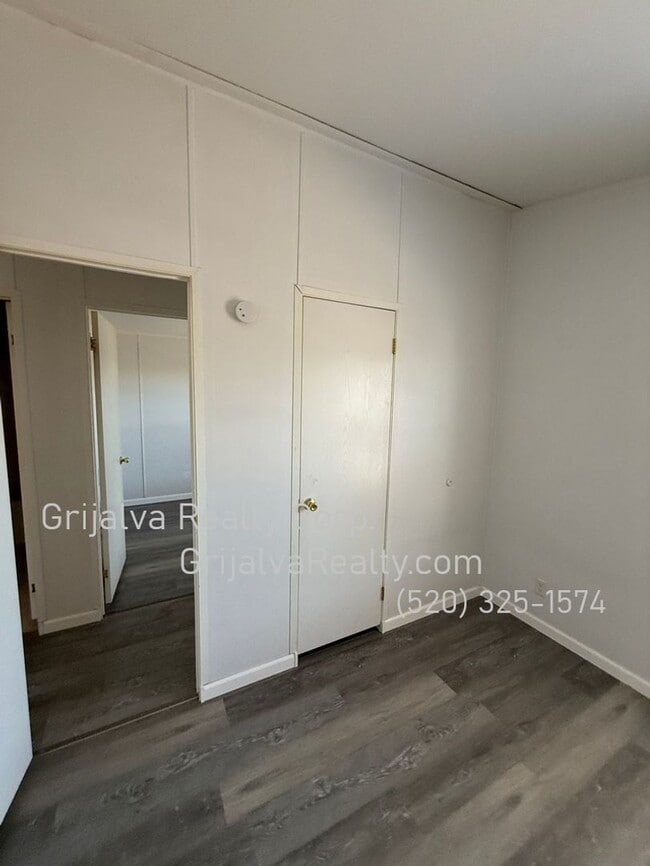 Building Photo - Beautiful 3 Bedroom Manufactured Home in a Gated Community  (I-10/Wilmot)