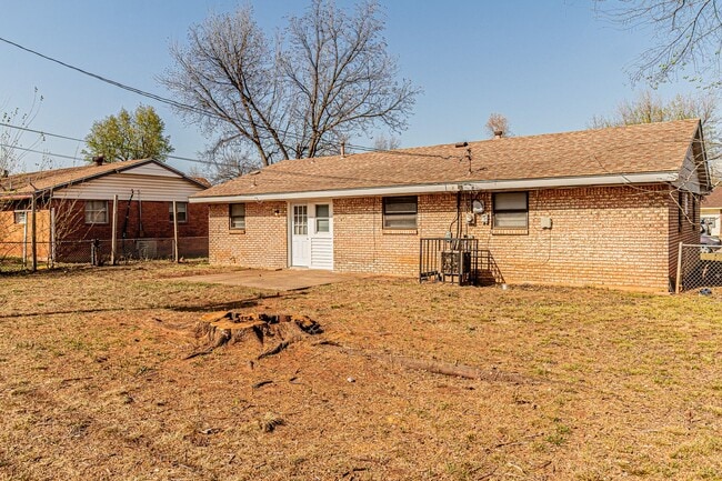 Building Photo - 3 Bed 1.5 Bath in Del City!