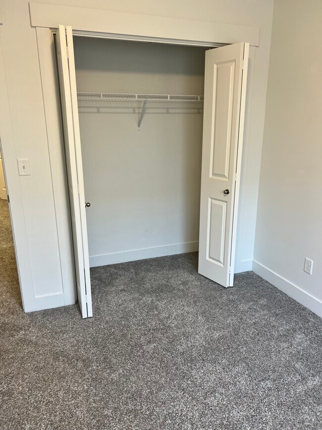 Building Photo - Bluffdale Townhouse