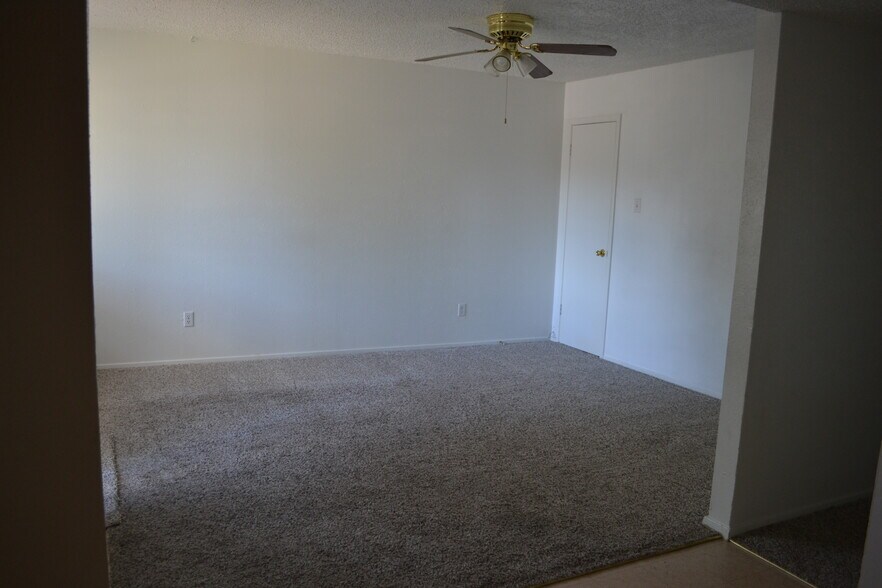 Building Photo - 2221 Lavern St