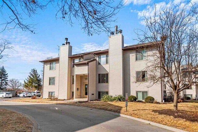 Building Photo - $1,250 | 2 Bedroom, 1 Bathroom Condo | No Pets | Available for Immediate Move In!