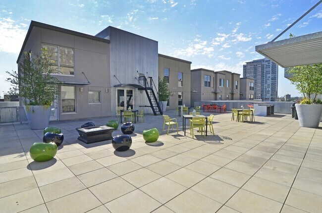 Building Photo - 521 S 7th St