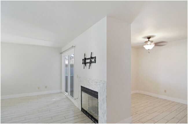 Building Photo - 2 Bedroom Dana Point Condo!