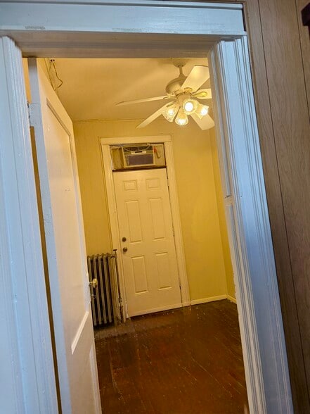 Room 5 w Patio - 6313 Eliot Ave