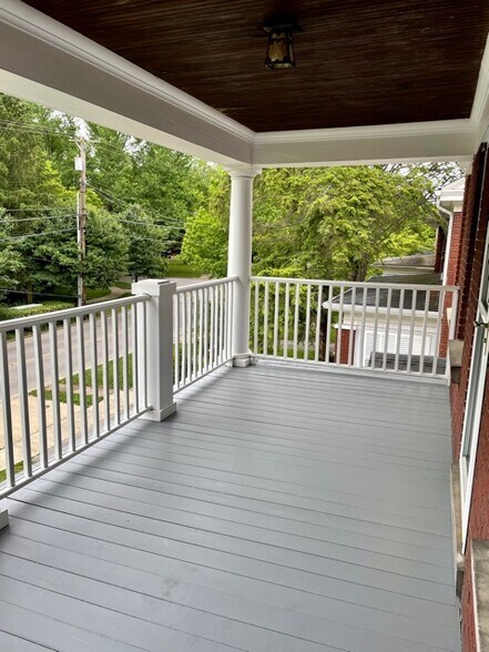 Front Porch - 1326 Fontaine Rd