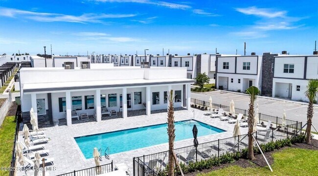 Building Photo - 400 Famagusta Dr